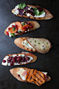 Winter Crostini | HonestlyYUM