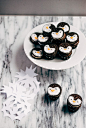 Create a simple (and tasty) centerpiece for your kid's winter party with this penguin cupcake topper tutorial.: 