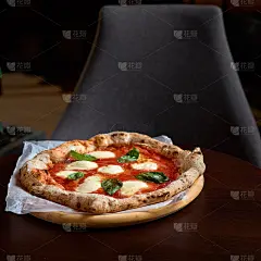 意大利披萨餐厅菜单-经典玛格丽塔披萨。披萨吃晚饭