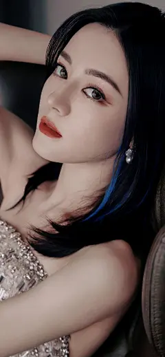 美女高清壁纸-迪丽热巴-今日头条