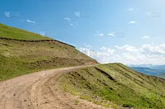 山区公路。山，山，小山。哈萨克斯坦。田北俊山。总成高原
