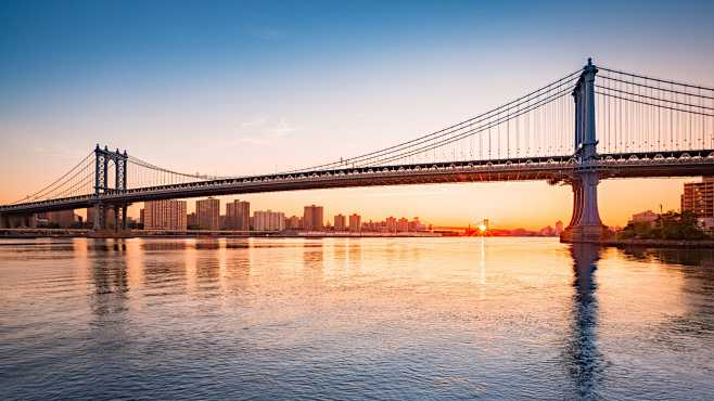 Manhattan Bridge sun...