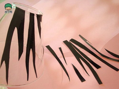 个性时尚的斑马纹玻璃花瓶烛台DIY制作图...