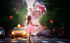 摄影 摄影作品 摄影照片 摄影图片 高清摄影 拍摄图片 壁纸 高清壁纸 电脑壁纸 人物拍摄 人物特写 小女孩 气球 小女孩和气球 汽车 氢气球 裙子 粉色裙子 金色头发 蓝色眼睛 外国小孩 外国小女孩