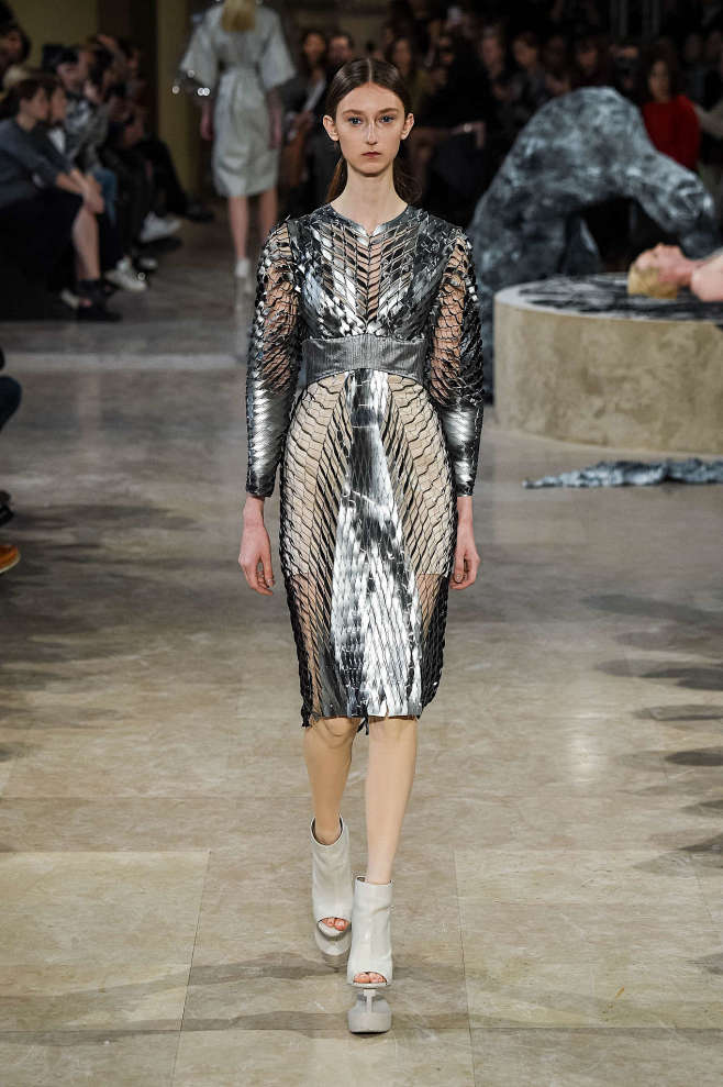 Iris Van Herpen 春夏 2...