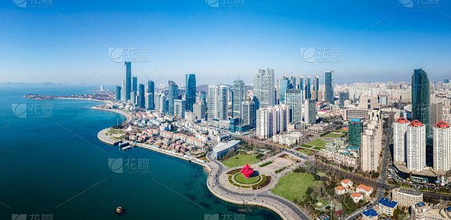 航拍青岛海滨城市建筑天际线
