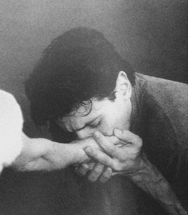 一些bjd拍摄可以参考的吻手pose - 小红书-花瓣网