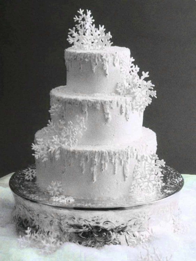 冰雪主题婚礼蛋糕
成都婚礼甜品台制作，成...