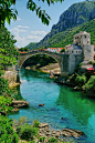 莫斯塔尔老桥，波斯尼亚和黑塞哥维那,16世纪波斯尼亚的古朴风情和艺术风格。