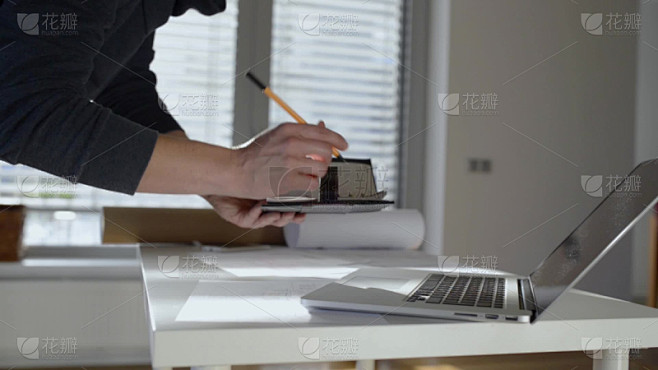 建筑师,远程工作,使用电脑,办公室,笔记...