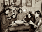 #摄影源于生活# 北京四合院，1942年。资料：GoogleO北京旧影1942年，生活在四合院的女人们 ​​​​