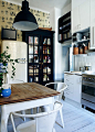 love this kitchen: 