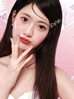 霸霸牛采集到美妆类模特
