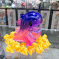 Ziqi (Artist) 在 Instagram 上发布：“早！Dino 等你們過來玩喔 Morning! Dino is waiting for you all to come and play   @unboxindustries Booth A21 @ STS  facebook.com/monsterlittle.ziqi…” : 451 次赞、 14 条评论 - Ziqi (Artist) (@ziqi_wu) 在 Instagram 发布：“早！Dino 等你們過來玩喔 Morning! D