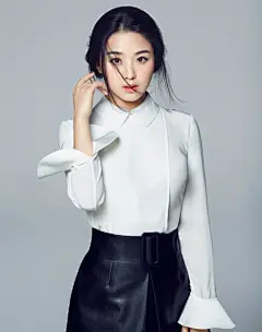 张含韵复古长裙手机壁纸