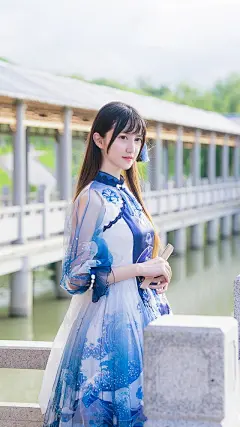 HD高清手机锁屏壁纸，一片烟水迷离，不远处灯光璀璨