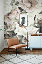 So Fresh & So Chic [Friday Finds Vol. 30] // A Small but Stylish Apartment, Glamorous Gold Dinnerware, The Prettiest Removable Wallpaper from Etsy, DIY Modern Fall Wreath & Favourite Blue Paint #fridayfinds #sofreshandsochic #homedecor #interiorde
