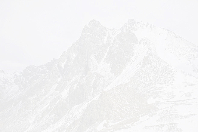 浅色背景山