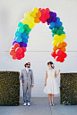 创意婚纱照,彩虹气球拱门,