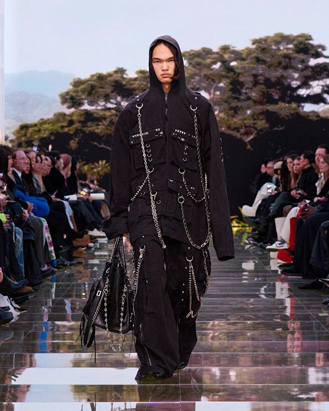 Balenciaga 2024 秋冬系列...