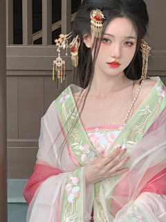 e9IveotK采集到妩媚但不鬼迷日眼