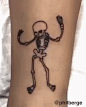 多人接力完成的纹身定格动画“跳舞的骷髅”加拿大纹身艺术家Phil Berge（IG：philberge）