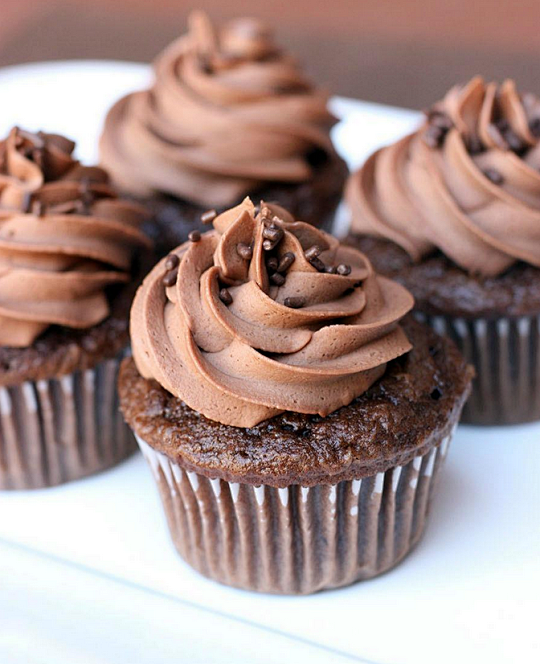 Chocolate Cupcakes w...