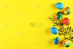 传统绘制复活节彩蛋的概念。顶视图组成。