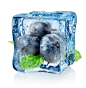 冻在冰块里的蓝莓图片