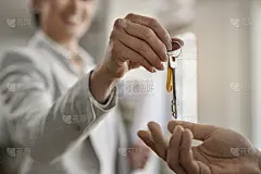 这是你新家的钥匙!