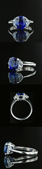 Electric Blue Sapphire and Diamond Ring，电蓝宝石和钻石戒指。美丽的深宝蓝4.29克拉的椭圆形蓝宝石，陪衬一对明亮的半月形钻石的经典铂金戒指。售价24.5万人民币。 - 图喜欢 image.cn@北坤人素材