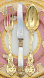At The Table | China, Crystals & Silver | Rosamaria G Frangini || Gold Tableware: 
