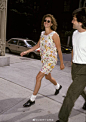#iconic#

Style｜Julia Roberts九十年代穿搭

太喜欢她的短卷发造型了 配上了大圈圈耳环简直神了 哪怕那么多西装造型也没有千篇一律 碎花裙也能穿得这么酷 ​​​​
