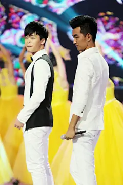 20140904 湖南卫视中秋晚会 12P 于总走名模范；3P七七表情包一枚；4P是翻了好久找到的，然后把腿截掉了，你们懂的；567P 田七偶像剧；8P说好的国共呢；9P太精彩，@于湉 @宁桓宇 @Zz张阳阳zZ @付梦妮 @杨洋yy68 @汪小敏 六个人18种画风。祝大家周末愉快。