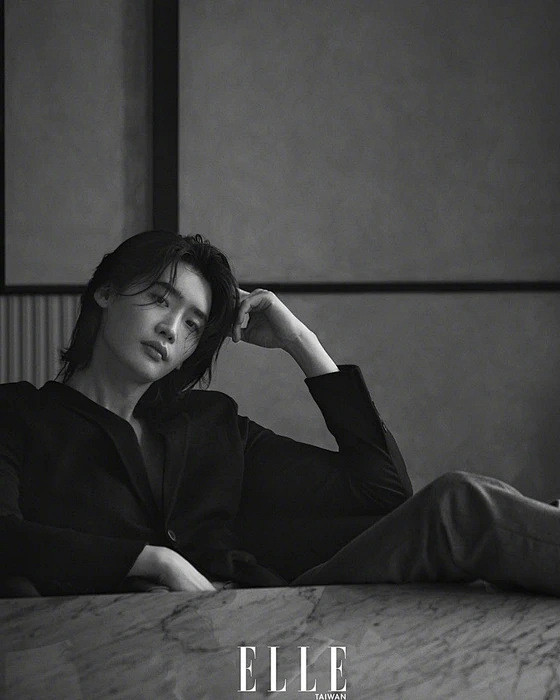 李钟硕清秀俊逸韩系美男写真