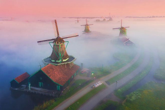 Dutch Windmills in t...