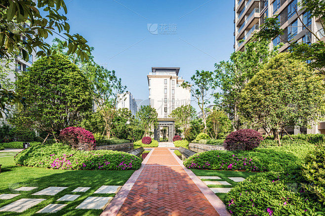 现代高层住宅小区园林中的园林景观与绿化草坪