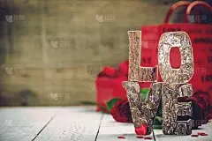 情人节的概念。我喜欢乡村背景上的木制字母