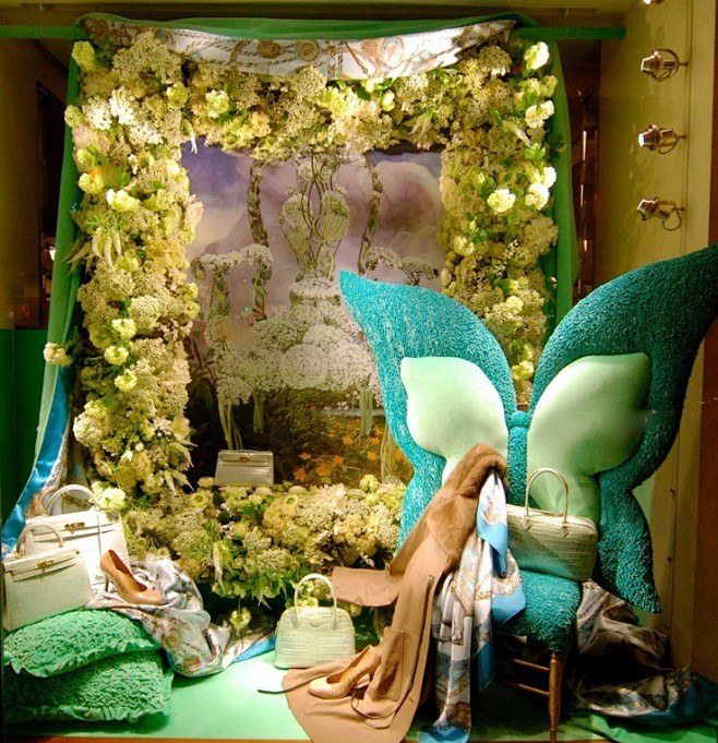 Hermes Window Displa...