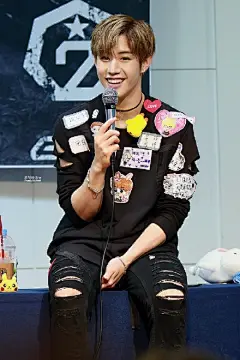 #MARK# #段宜恩##美颜盛世段宜恩#
【段宜恩 壁纸】
◤不负韶光◢
贴纸富翁段哥哥的阔爱日常#戴choker超级好看呐 #