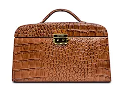 莎士丹

位置：一期1C004
品类：家居饰品
风格：现代
品牌简介
　　莎士丹国际（香港）有限公司成立于1998年。连锁经营模式，成立时尚收纳用品研发中心，拥有意大利设计师领衔的专业研发团队，并与欧美多家品牌公司10多年合作开发。涵盖时尚收纳：首饰盒 手表盒 化妆盒等；居家收纳：纸巾盒 遥控器盒 垃圾桶 斗柜钱包等；个人收纳：名片包 钱包 化妆镜 旅行背包 洗漱包等；办公收纳：桌面文具 文件夹 文件柜 书报架等。
