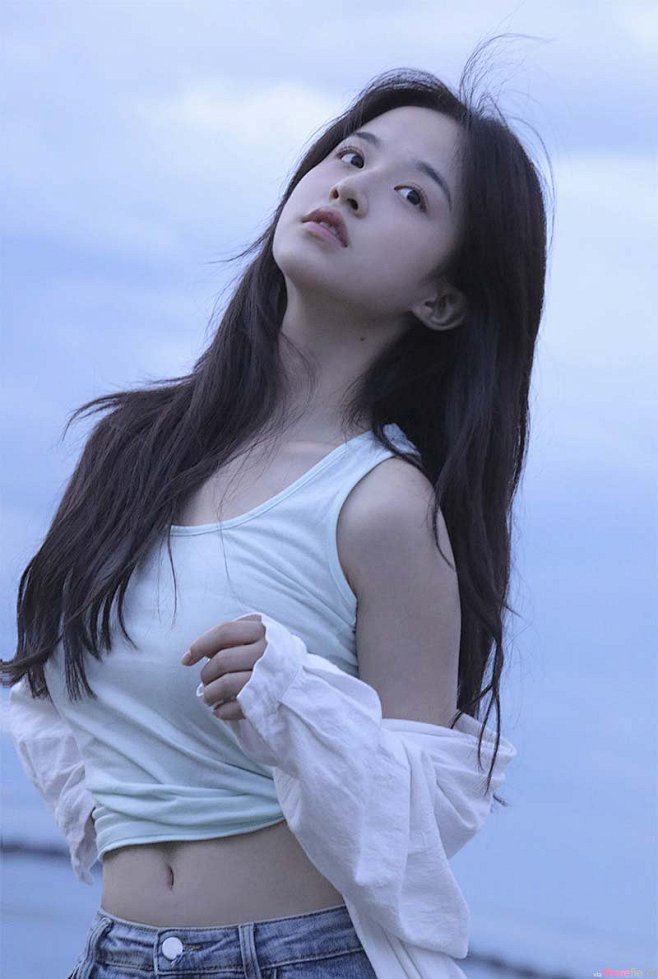 甜美清纯正妹，比基尼闪瞎网友