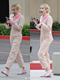 Emma Roberts｜艾玛·罗伯茨近期#私服街拍# 
你能看出她的身高是157？比例是真的好 ​​​​