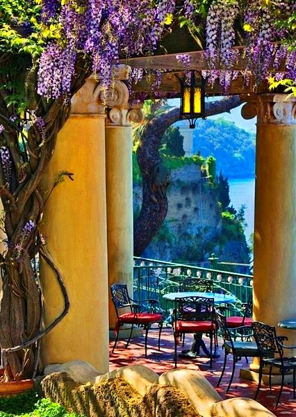 Wisteria Patio, Sorr...