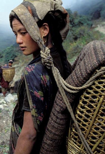 Mujer chhetri, Dhorp...