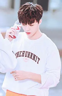 陈立农壁纸 | 世间万物美好
不及你一个笑 ​