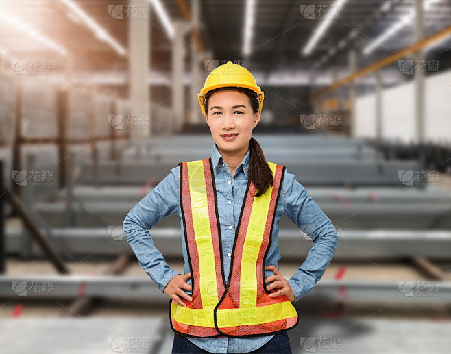 女员工仓库操作员肖像