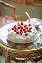 帕夫洛娃蛋糕,垂直画幅,匈牙利,水果,奶泡,糖粉,小吃,蛋清,甜点心,甜食