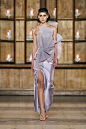 Rami Al Ali Couture Spring Summer 2023 Paris
以古希腊神话寓言《金羊毛》 中获取灵感，全系列色彩，剪裁，工艺都是令人眼前一亮 ，低饱和度配色温柔 、优雅。