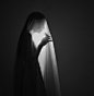 【观念摄影】Noell S. Oszvald 少女的黑白姿态